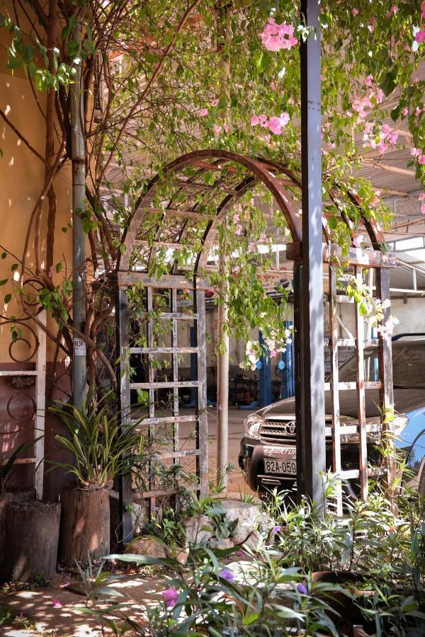 Y.O Inn Kon Tum Экстерьер фото